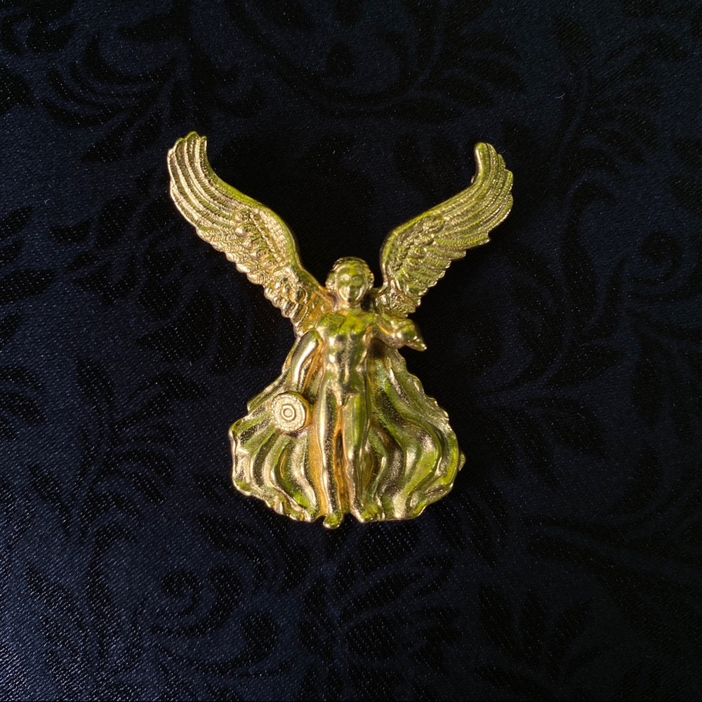 Eros Greek Gold Metropolitan Museum Met pin brooch